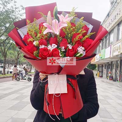 红河19朵红玫瑰百合，与你幸福前行