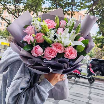 红河11朵戴安娜粉玫瑰百合，与你一起追逐梦想